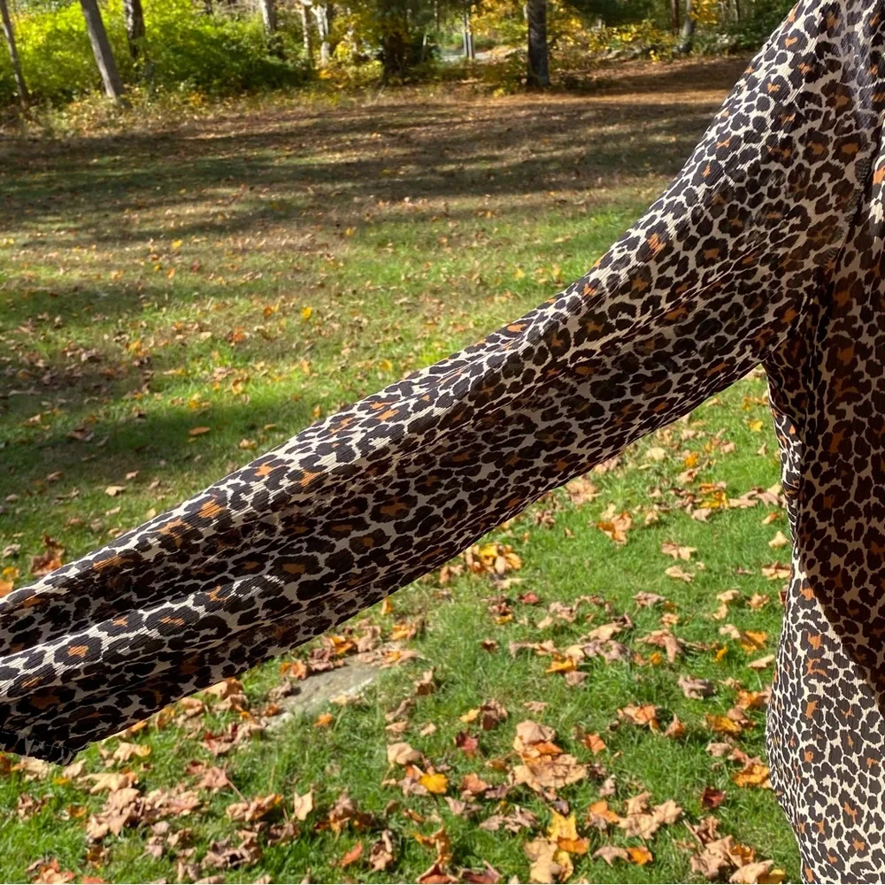 J. CREW TOP BLOUSE LEOPARD ANIMAL PRINT CREAM BROWN LONG SLEEVE SMOCKED NECK M